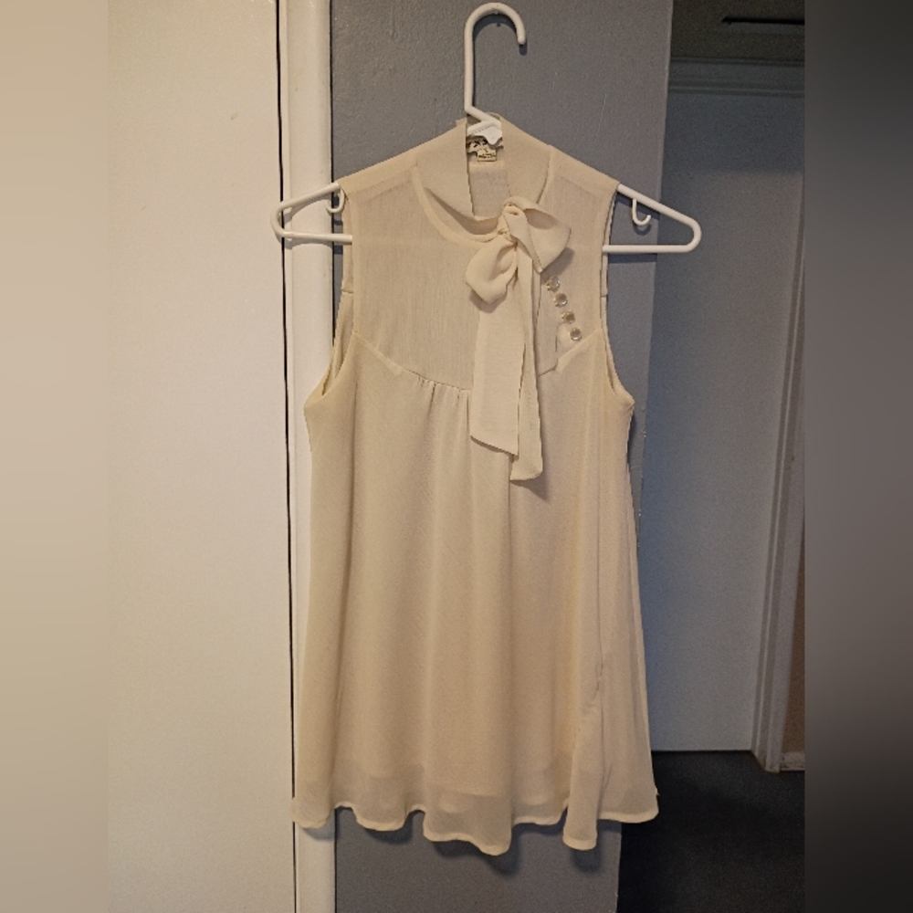 Forever 21 Cream Sleeveless Blouse with Bow
